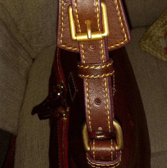 NWT Dooney & Bourke Small Zipper Pocket Leather Sac in Chestnut. Brand New. - Picture 4 of 9